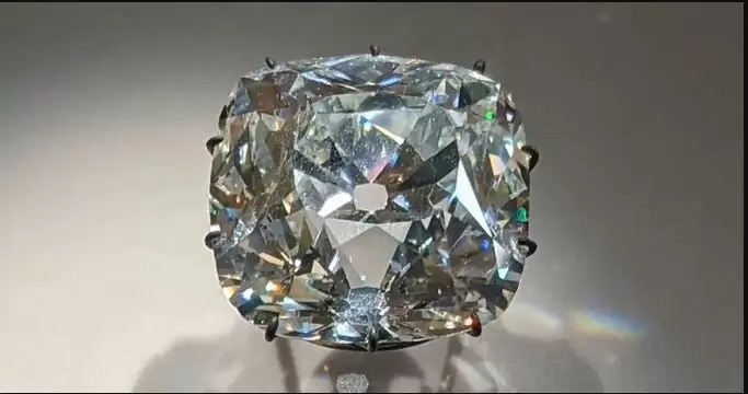 El enigma del diamante Régent: joya inmortal que escapó al robo del Musée du Louvre.