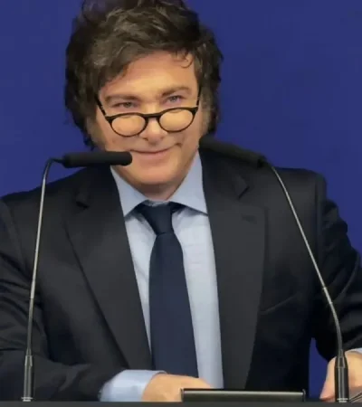 El viaje a Miami consolida la proyección internacional de Milei, que busca afianzar su imagen en escenarios globales.