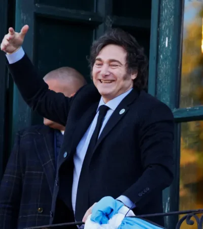 Milei sostiene un fuerte diferencial positivo de imagen en Córdoba y enfrenta el desafío del "voto compartido" con Schiaretti.