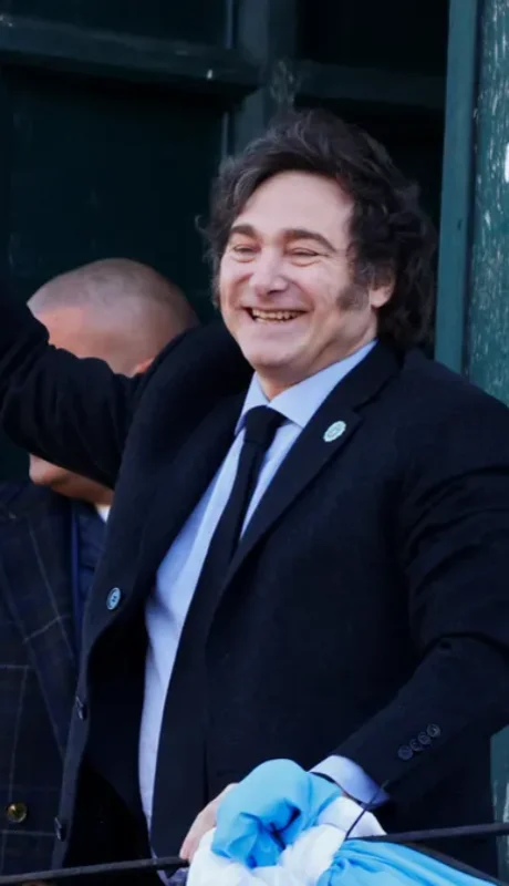 Milei sostiene un fuerte diferencial positivo de imagen en Córdoba y enfrenta el desafío del "voto compartido" con Schiaretti.