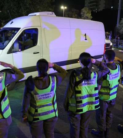 15 cuerpos recuperados hasta ahora. El Ejército israelí inicia el proceso de identificación forense.