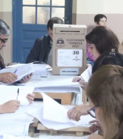 Autoridades de mesa/ Fuente: X