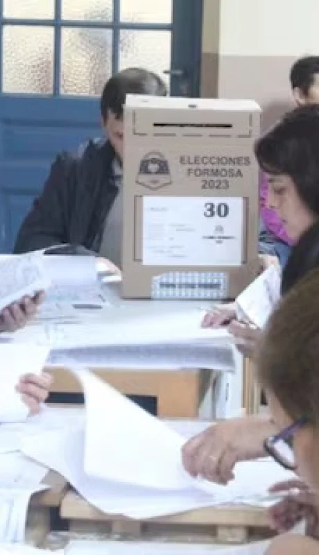 Autoridades de mesa/ Fuente: X