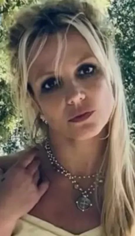 Britney Spears confesó haber sufrido daño cerebral en un posteo que luego eliminó.