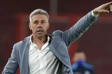 Atlético Tucumán despidió a Lucas Pusineri, en medio de un ambiente caldeado