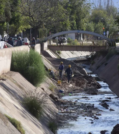 "Tiraron más de 20 cubiertas al colector Frías y las prendieron fuego para vender el alambre".