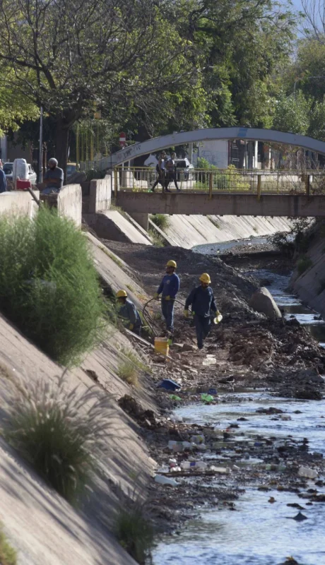 "Tiraron más de 20 cubiertas al colector Frías y las prendieron fuego para vender el alambre".