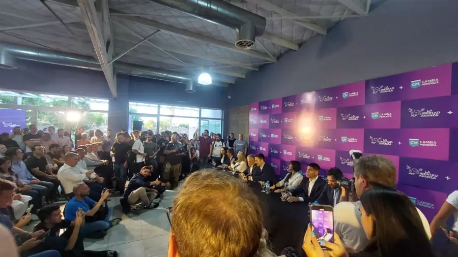 Cierre de campaña de La Libertad Avanza y Cambia Mendoza. /