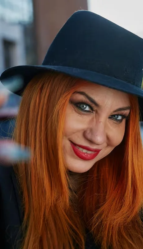 La cantante pop Lowrdez Fernández apareció y aportó tranquilidad. (Foto: archivo web)