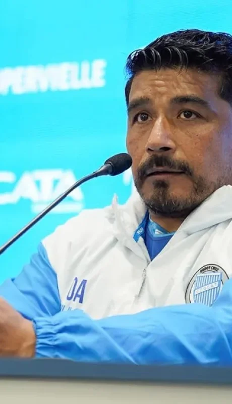 Asad tuvo su primera conferencia de prensa en el Tomba.