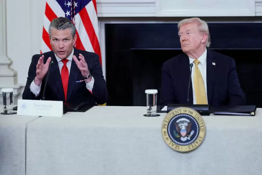Pete Hegseth, secretario de Defensa de EEUU, junto al presidente Donald Trump