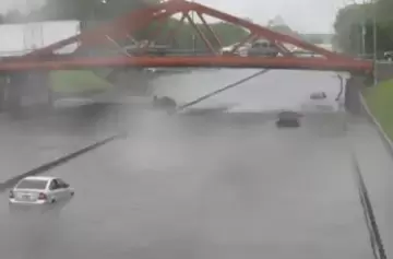 Un taxista murió tras descompensarse durante el diluvio en AMBA