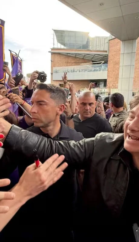 El presidente votó en la UTN de Almagro, acompañado por Karina Milei.