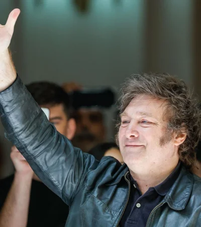 Milei cambia de estrategia tras la elección: así será su nueva 'federalización' con giras y Gabinete en el interior