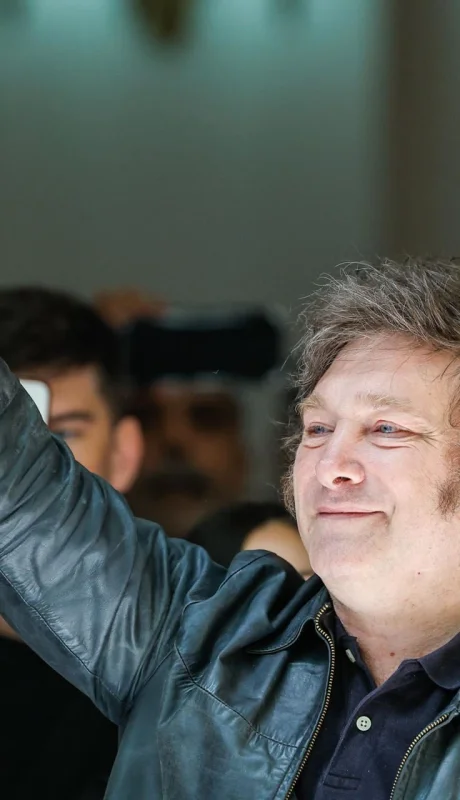 Milei cambia de estrategia tras la elección: así será su nueva 'federalización' con giras y Gabinete en el interior