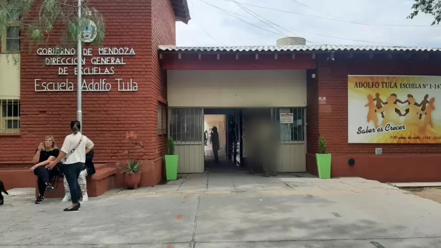 Difonso votó en la escuela Adolfo Tula, en La Consulta.