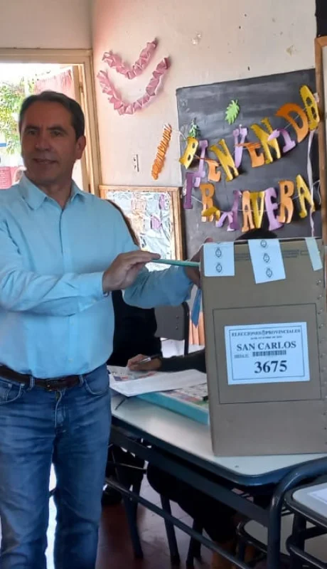 Jorge Difonso pidió a los mendocinos que acudan a las aescuelas a emitir su voto.