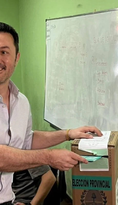 Petri cumplió con el deber cívico en el Este de Mendoza.