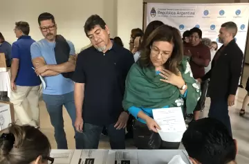 Voto en el exterior: polémica por el voto por correo y amplia ventaja de La Libertad Avanza en España