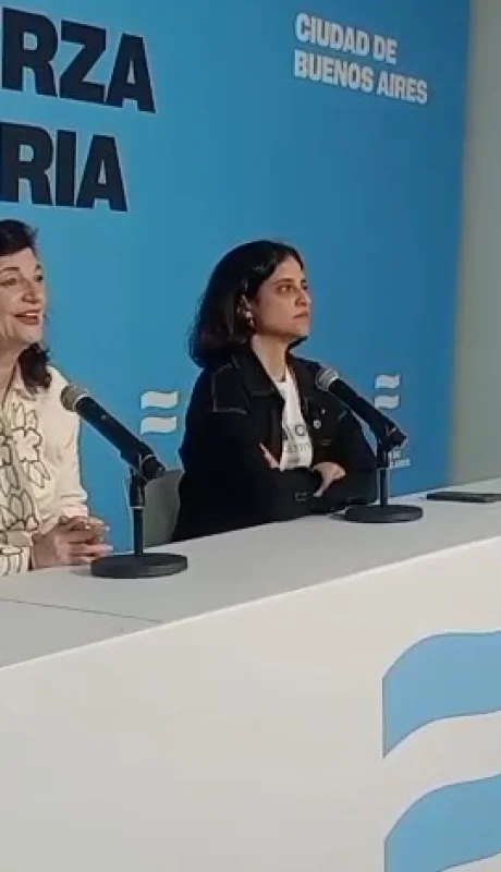 Kelly Olmos y Lucía Cámpora