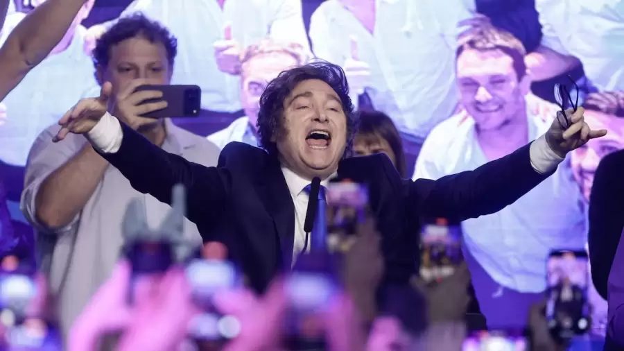 El presidente Javier Milei festeja el triunfo de LLA. (Foto: archivo web)
