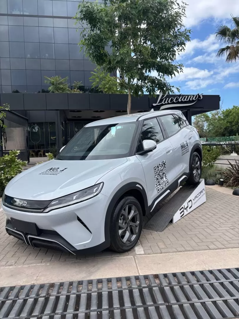El Yuan Pro es un SUV eléctrico que se destaca por su motor de 130 kW con 290 Nm de torque, autonomía de 380 km (NEDC) y batería de 45.12 kWh.