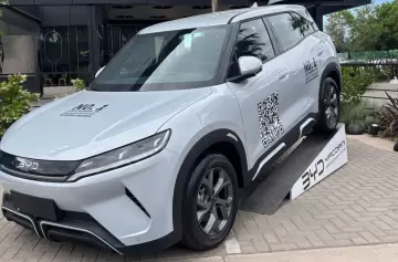 Cargar el auto eléctrico en casa: ¿cuánto tarda y qué cargador necesito?