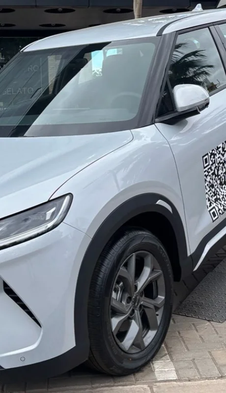 El cargador de pared puede dejar el auto listo en menos de 6 horas en tu propia casa.