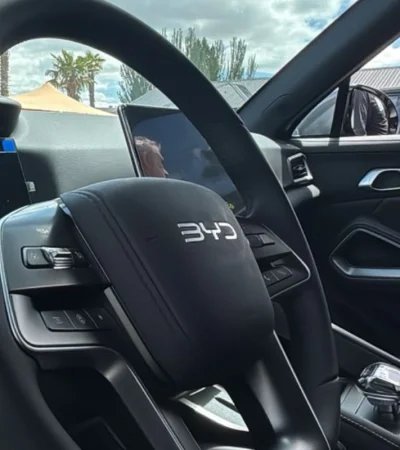 Modelos como el Dolphin Mini reducen drásticamente los costos de mantenimiento y el gasto por kilómetro para los conductores de apps.