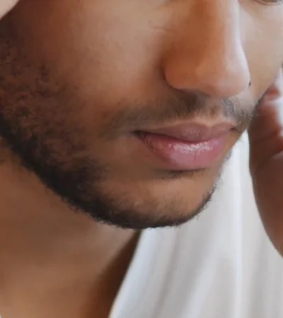 La prevención del VPH comienza con la educación, la vacunación y los controles médicos regulares.