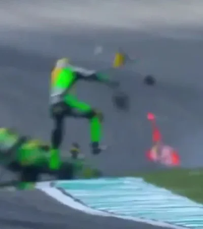 El cuerpo del suizo vuelta tras el impacto.