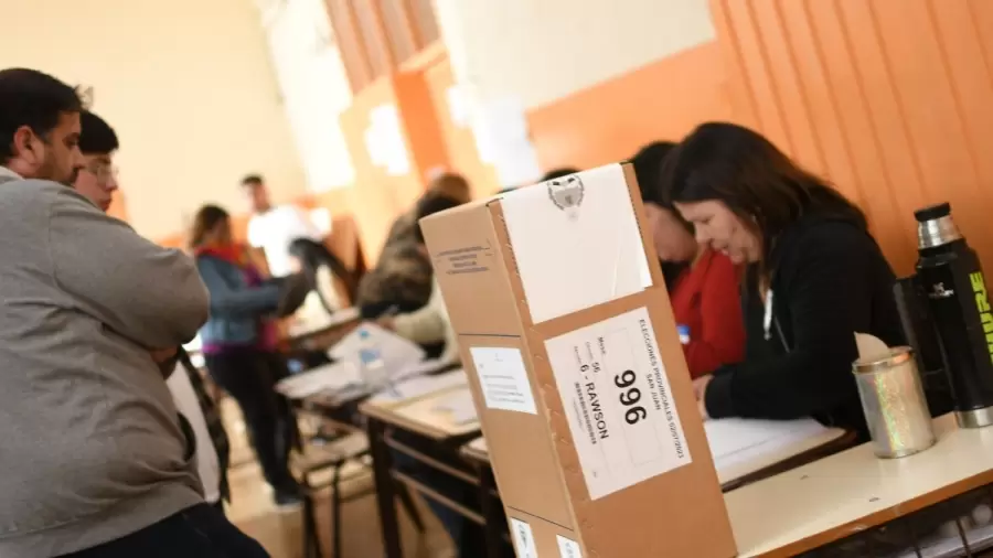 "El electorado busca soluciones pragmáticas y futuras, en lugar de aferrarse a ideologías o figuras políticas del pasado" (A. Urios).