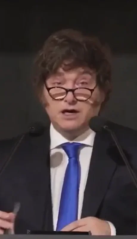 Javier Milei visitó un canal de televisión