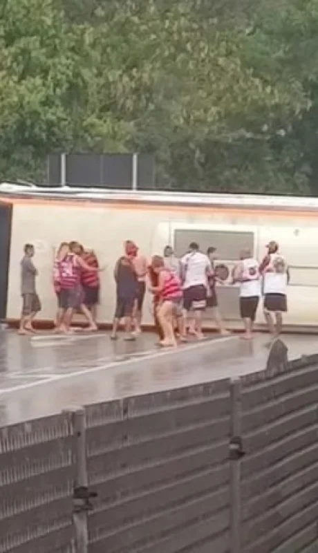 Hinchas de Flamengo y un accidente que complicó los planes.