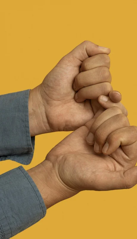 Dedos y palmas: pistas psicológicas que revelan tu estado emocional.