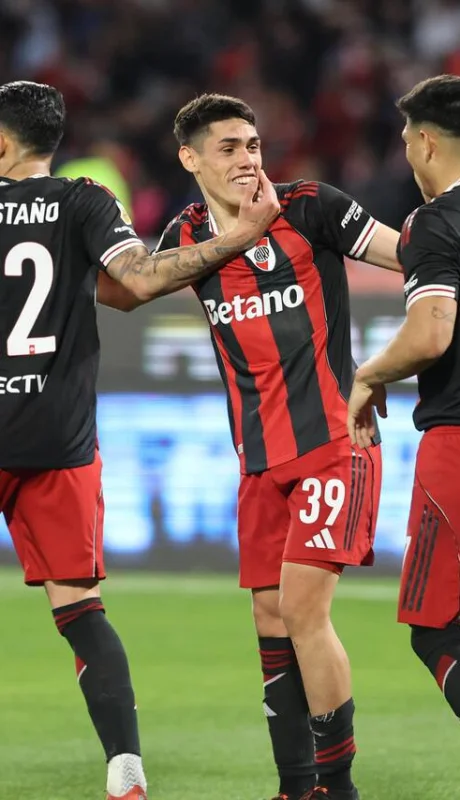 Santiago Lencina renovó contrato hasta el 2029.