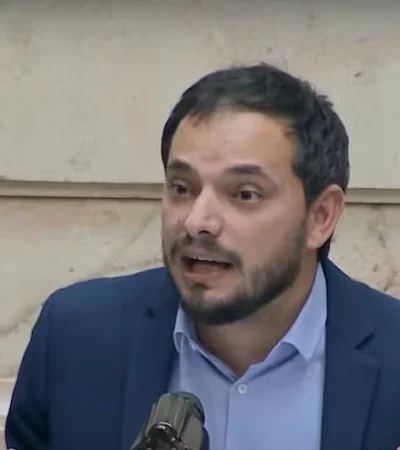 Los argentinos decidieron esta vez cruzar el río, no volver para atrás, y terminar juntos esta etapa que empezamos en 2023" (Á. Martínez).