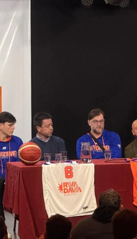 Rivadavia Básquet tuvo su presentación a días del debut.