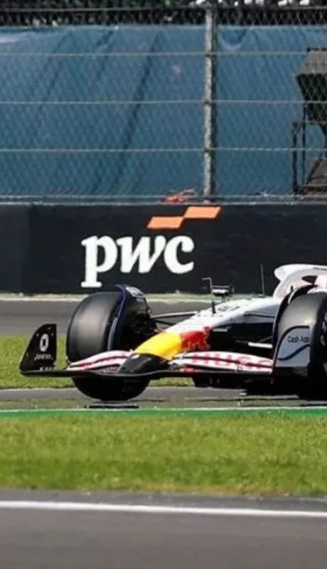 El momento que paralizó a los fanáticos durante el GP de México.