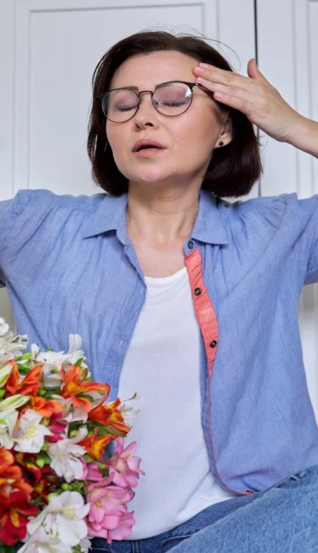 El proceso puede causar alteraciones como los famosos sofocos, aumento de peso, sudoración, sequedad de la piel, alteraciones del sueño.