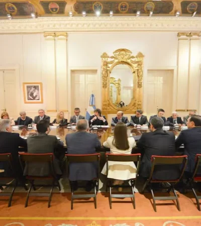 El Presidente se rodeó de mandatarios provinciales para enviar una señal clara: la era del rechazo a los bloques tradicionales ha quedado atrás.