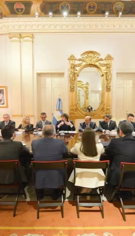 El Presidente se rodeó de mandatarios provinciales para enviar una señal clara: la era del rechazo a los bloques tradicionales ha quedado atrás.