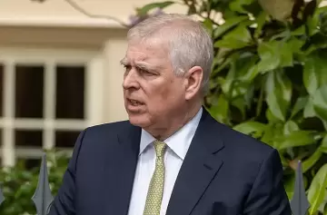 Humillación real: Carlos III despoja a su hermano Andrés de todos sus títulos y lo expulsa de su residencia