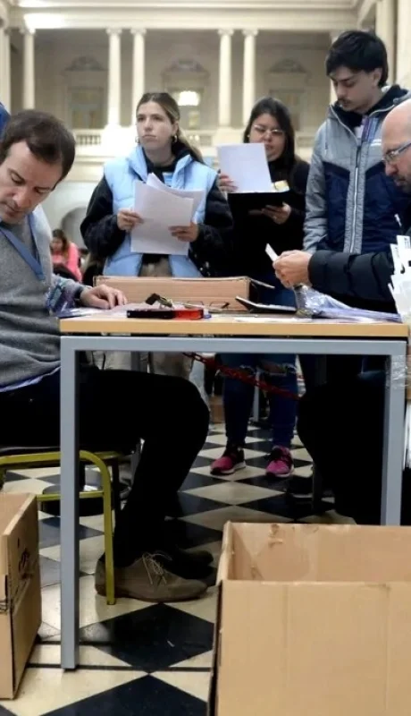 La confirmación del escrutinio definitivo menciona que "ratificó los resultados provisorios" y "descartó modificaciones significativas.