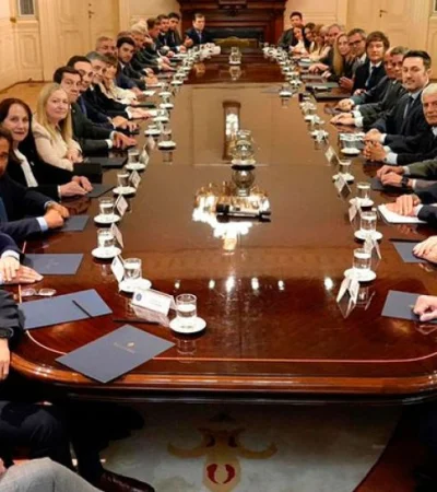 La mesa de Milei con los gobernadores. (Foto: web)