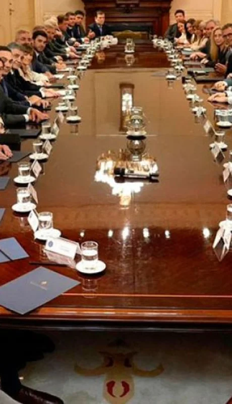 La mesa de Milei con los gobernadores. (Foto: web)