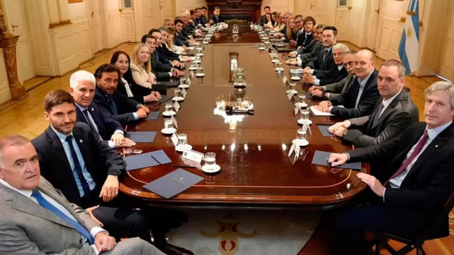 La mesa de Milei con los gobernadores. (Foto: web)