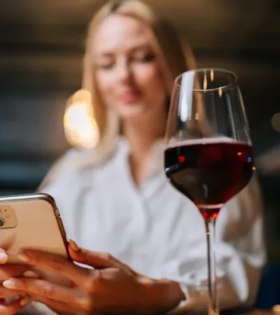 El consumo de vino per cápita en Argentina pasó de cerca de 90 litros en la década del 70 a los 16 litros actuales.