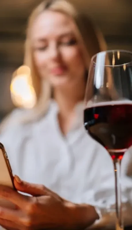 El consumo de vino per cápita en Argentina pasó de cerca de 90 litros en la década del 70 a los 16 litros actuales.