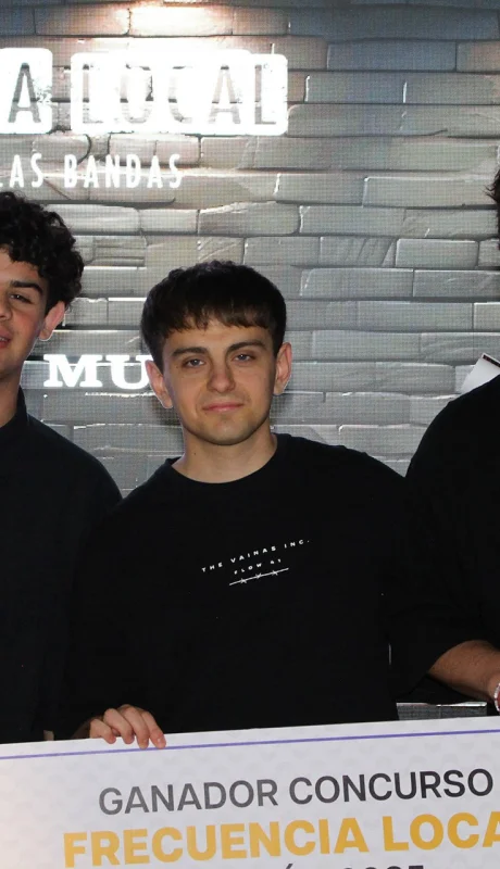 ¡Puro talento! Los 10 artistas y bandas finalistas de Frecuencia Local 2025 celebran juntos con sus merecidos premios.